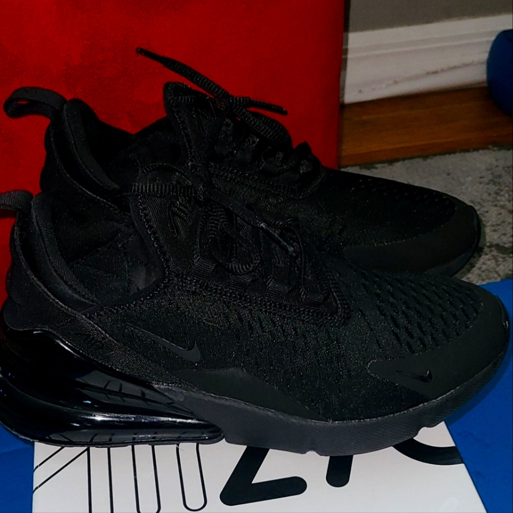 Nike Airmaxx 270 womens Triple black